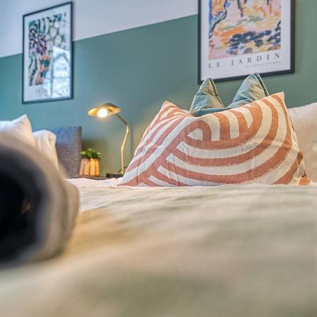 2 Bedroom Stylish Spacious Apt, Sleeps 6, Central Cheltenham, With Free Parking - By Blue Puffin Stays 외부 사진