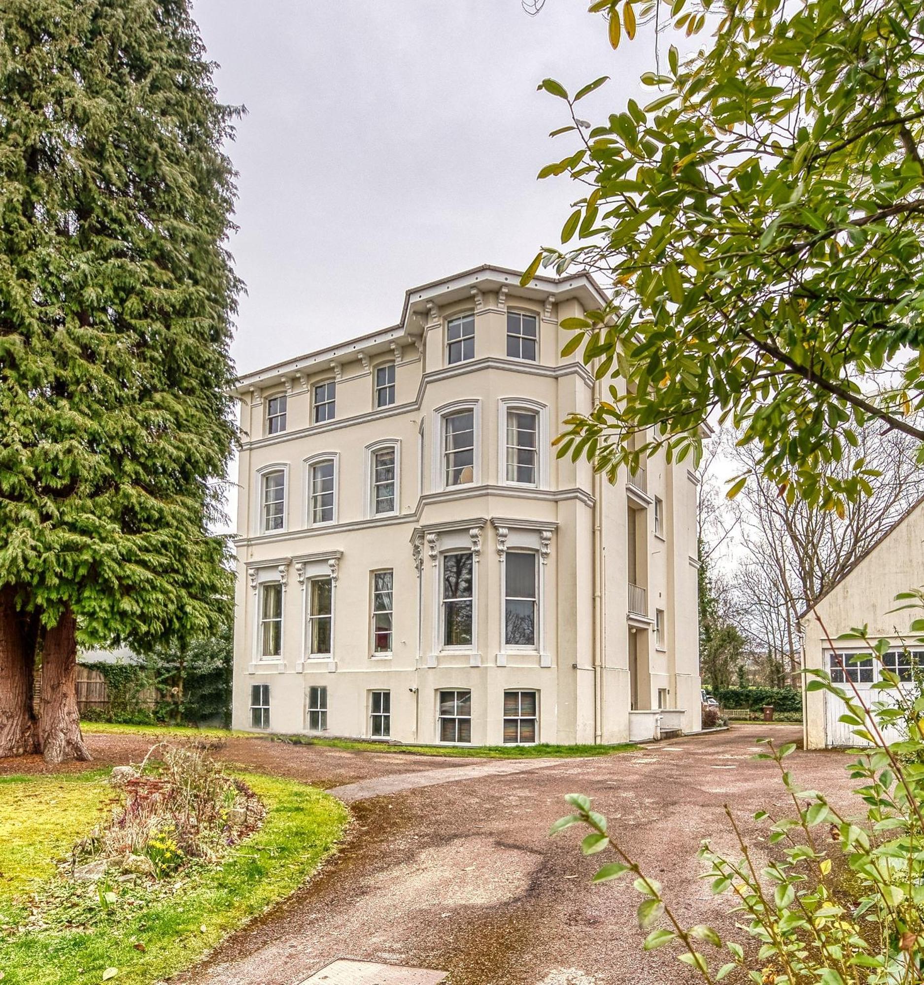 2 Bedroom Stylish Spacious Apt, Sleeps 6, Central Cheltenham, With Free Parking - By Blue Puffin Stays 외부 사진