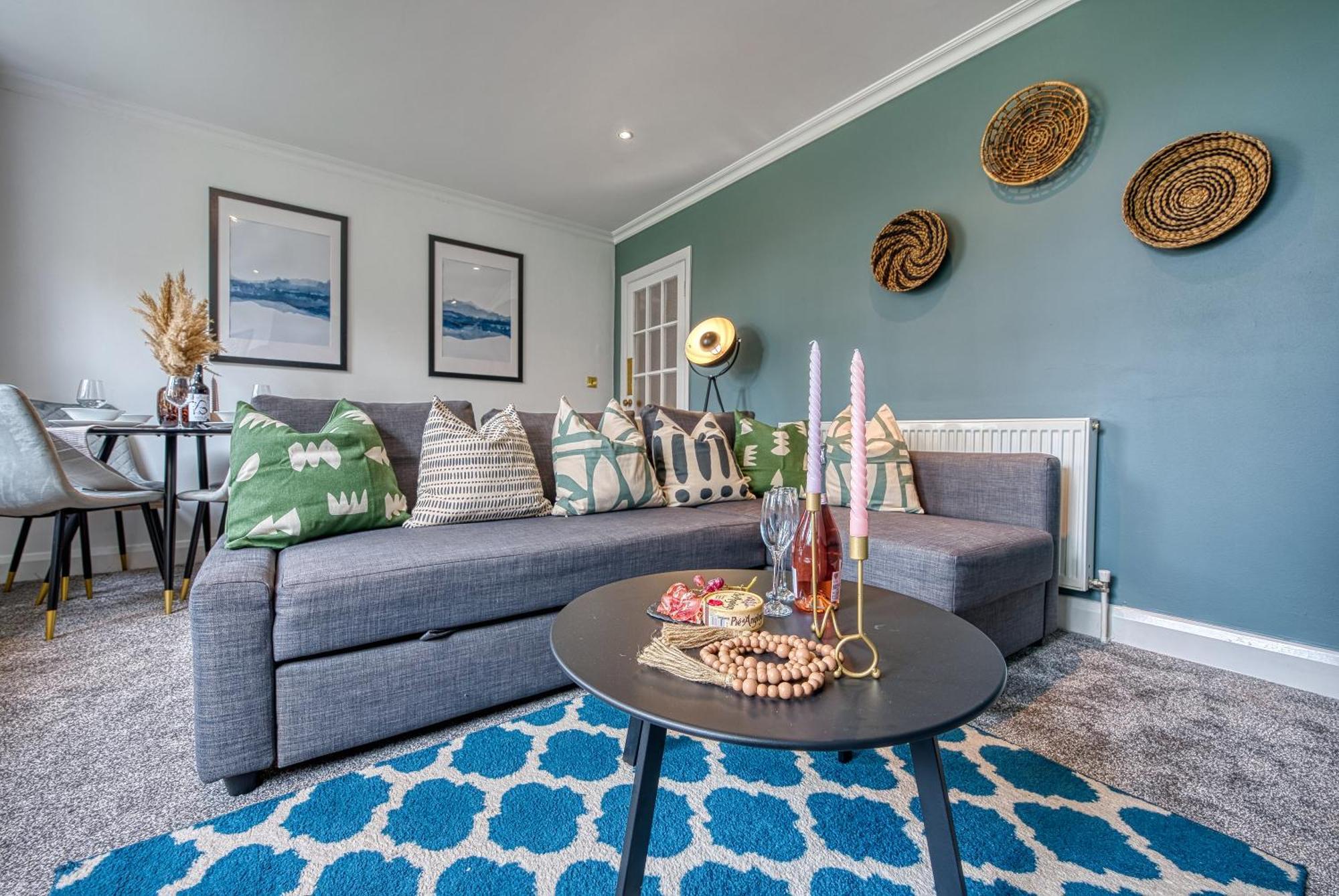 2 Bedroom Stylish Spacious Apt, Sleeps 6, Central Cheltenham, With Free Parking - By Blue Puffin Stays 외부 사진