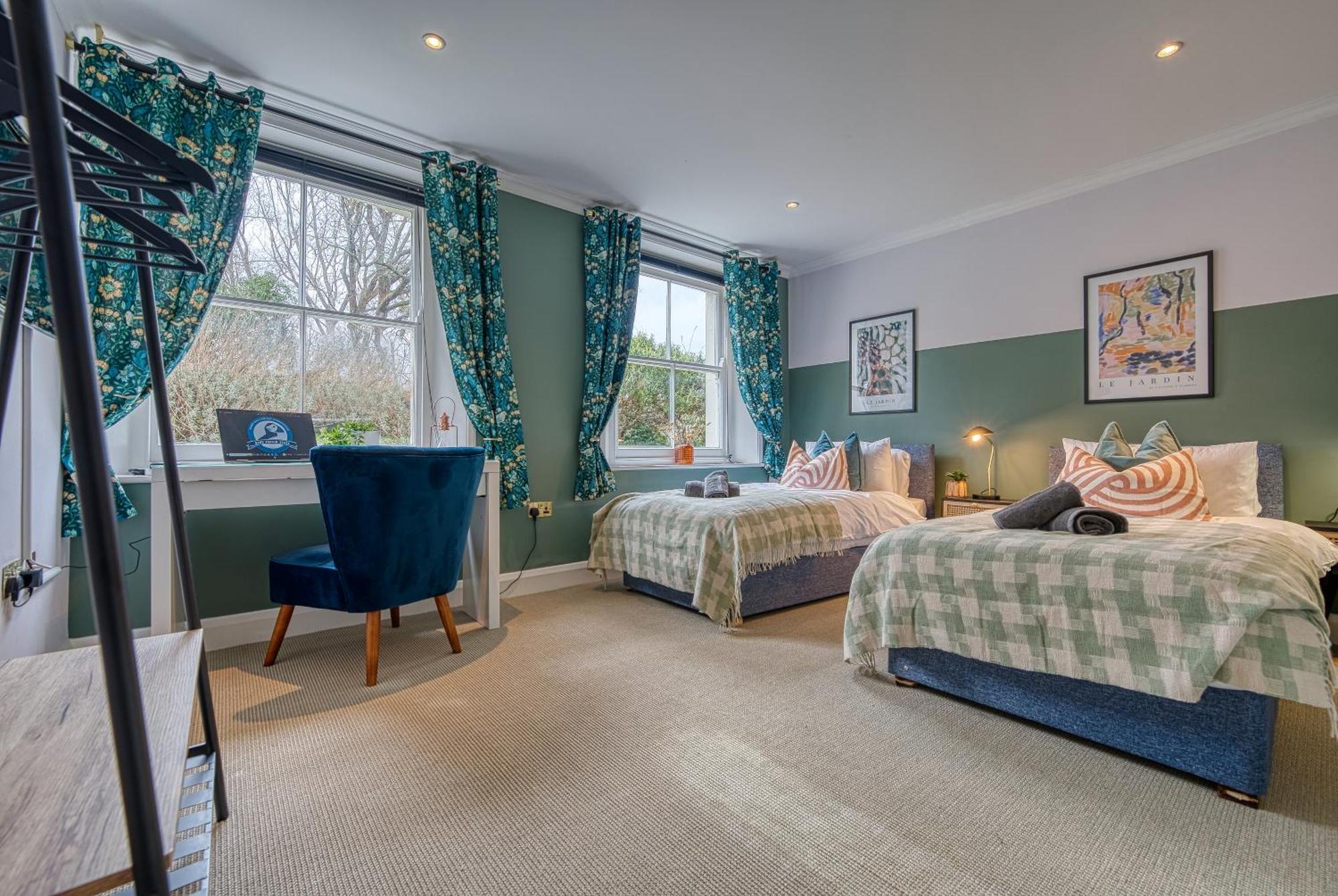 2 Bedroom Stylish Spacious Apt, Sleeps 6, Central Cheltenham, With Free Parking - By Blue Puffin Stays 외부 사진