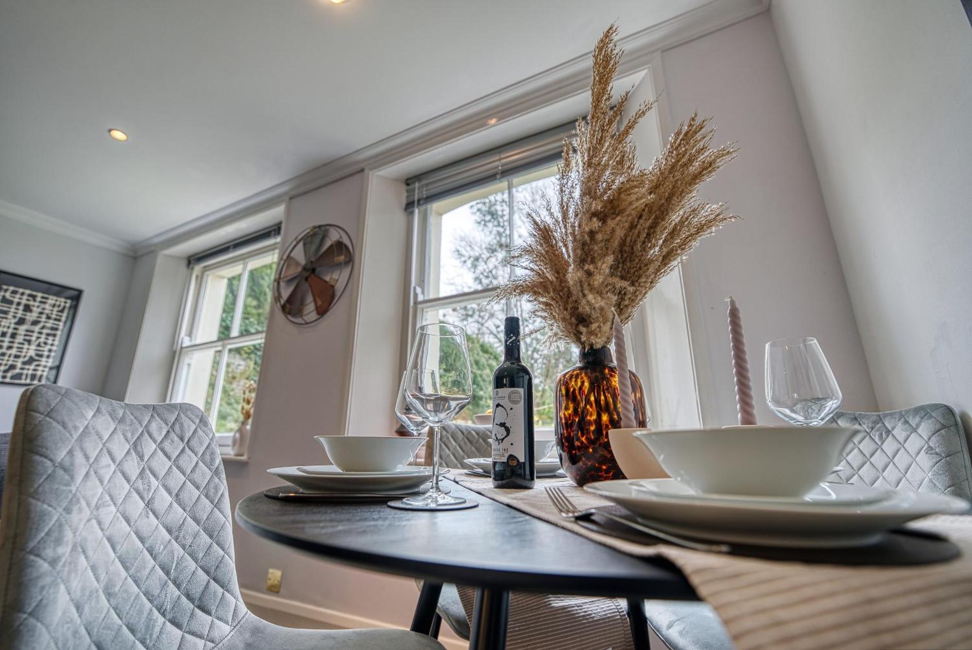 2 Bedroom Stylish Spacious Apt, Sleeps 6, Central Cheltenham, With Free Parking - By Blue Puffin Stays 외부 사진
