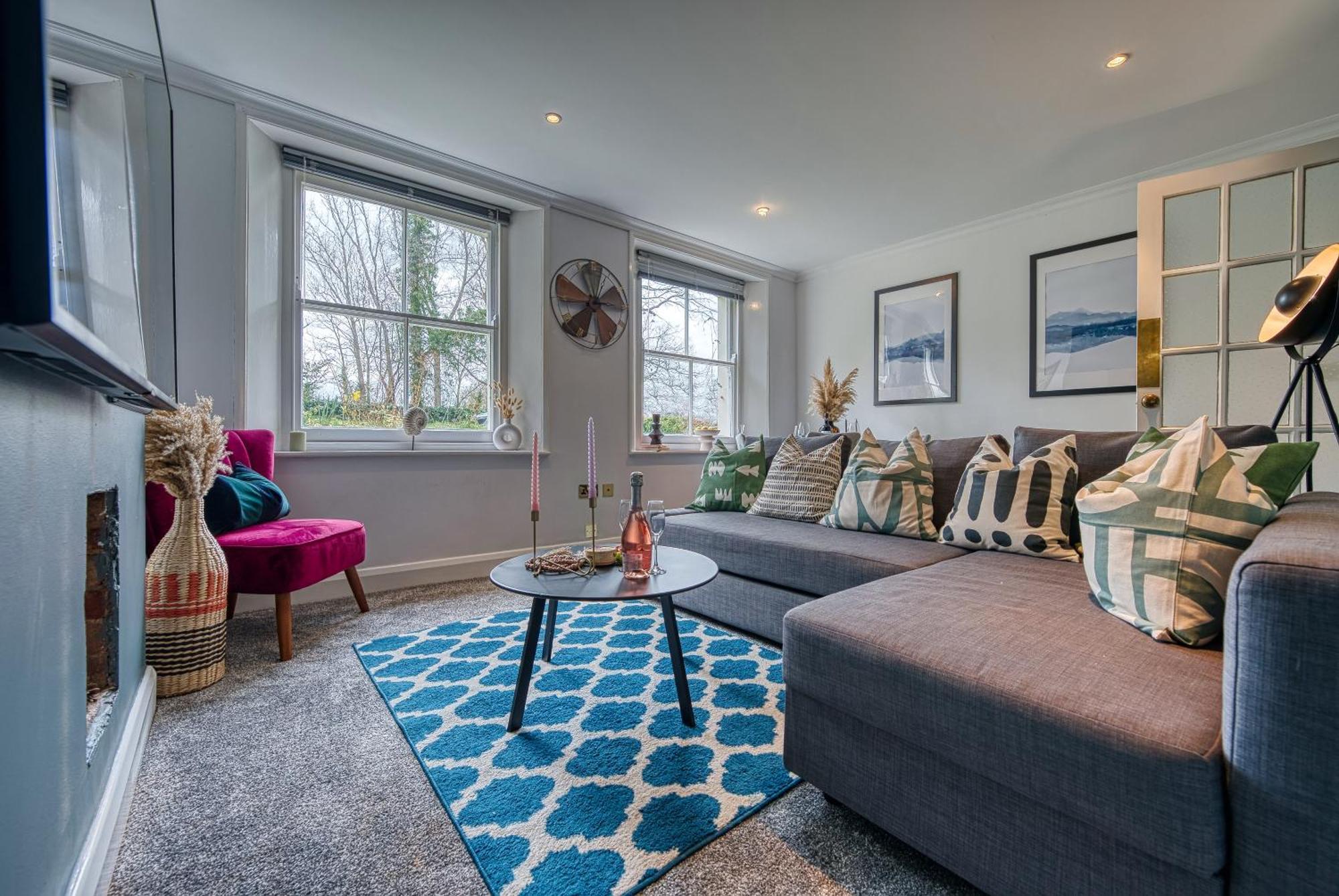 2 Bedroom Stylish Spacious Apt, Sleeps 6, Central Cheltenham, With Free Parking - By Blue Puffin Stays 외부 사진
