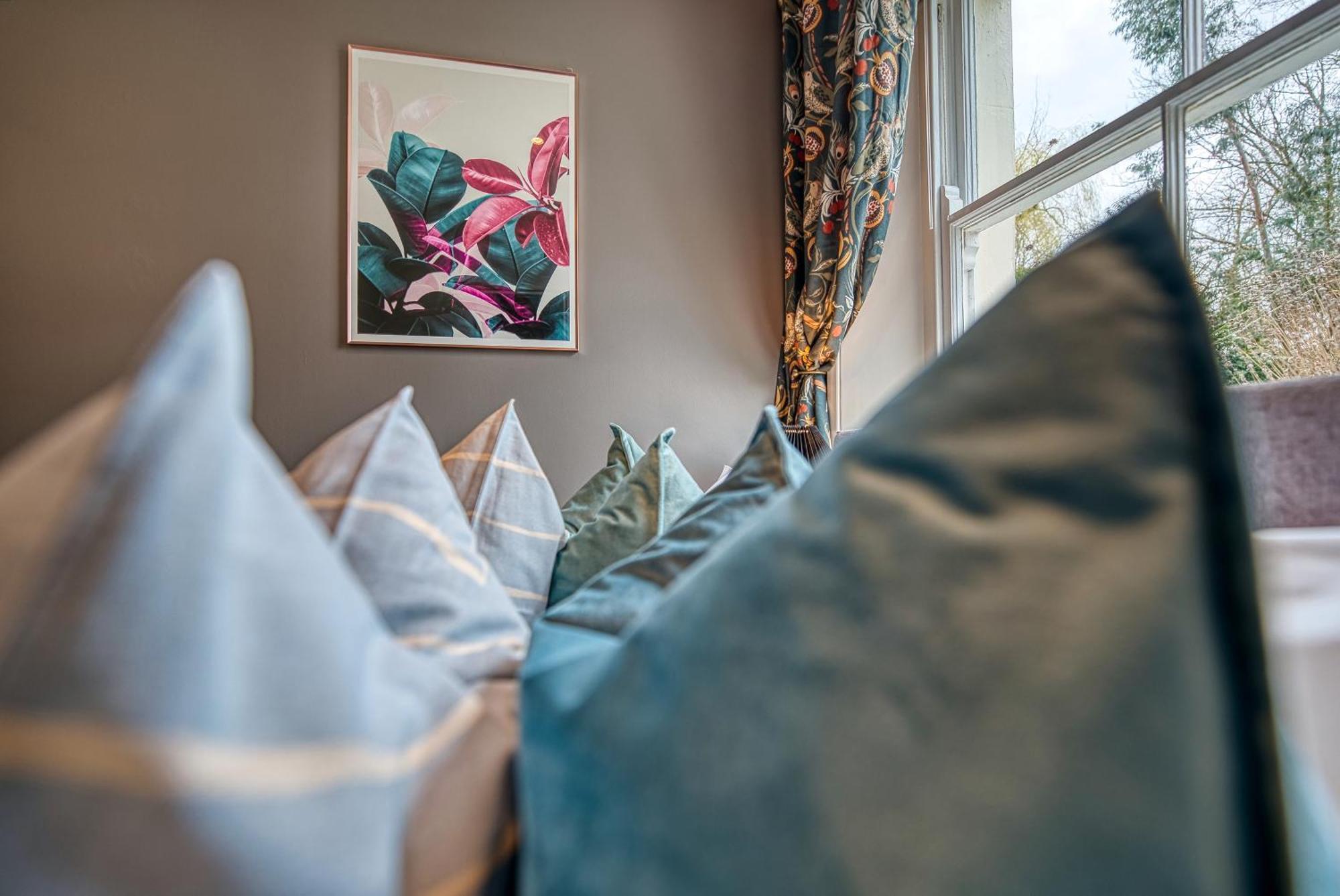 2 Bedroom Stylish Spacious Apt, Sleeps 6, Central Cheltenham, With Free Parking - By Blue Puffin Stays 외부 사진