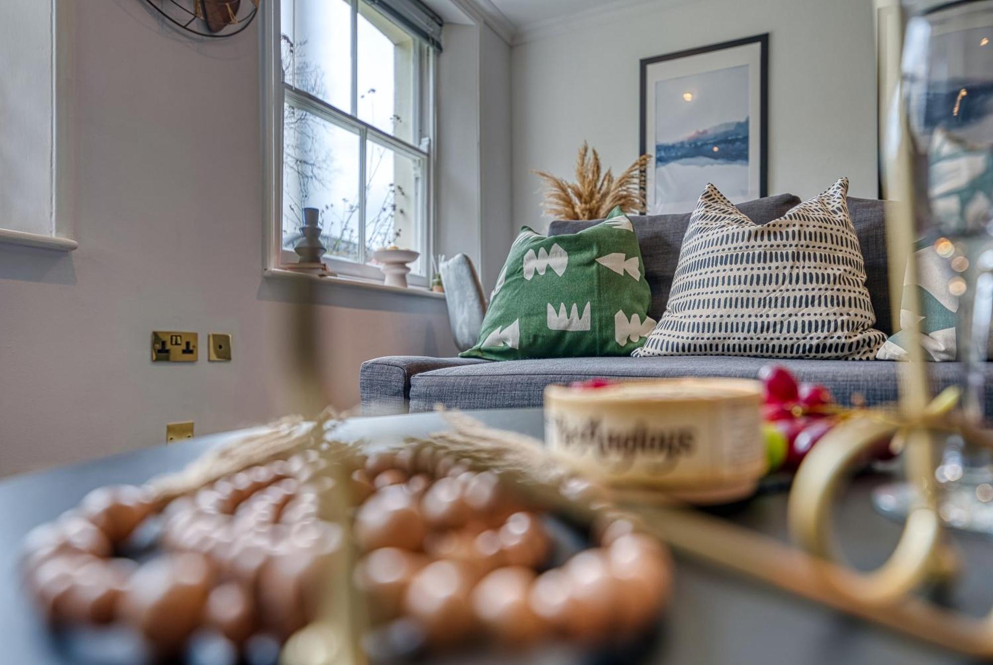 2 Bedroom Stylish Spacious Apt, Sleeps 6, Central Cheltenham, With Free Parking - By Blue Puffin Stays 외부 사진