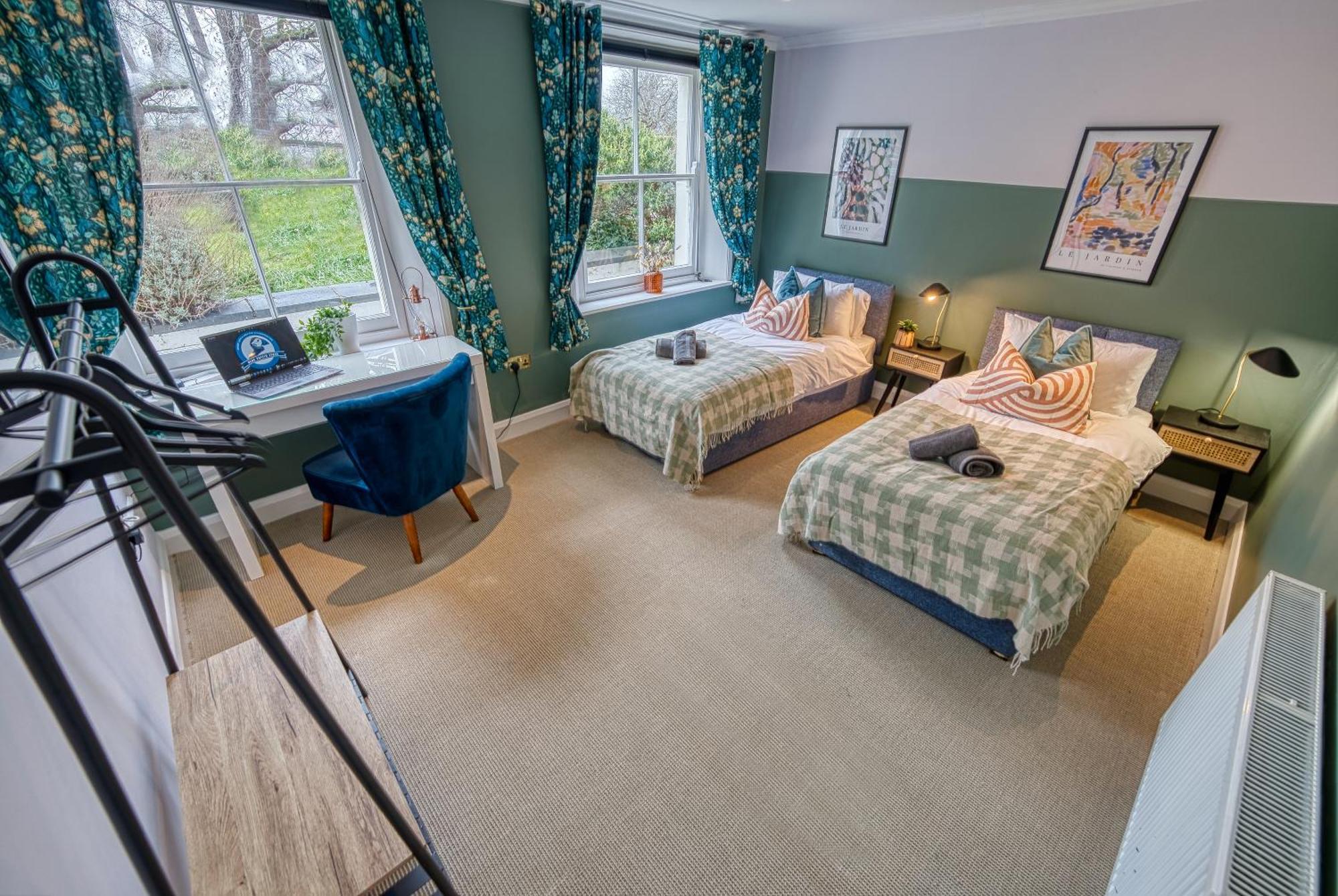 2 Bedroom Stylish Spacious Apt, Sleeps 6, Central Cheltenham, With Free Parking - By Blue Puffin Stays 외부 사진