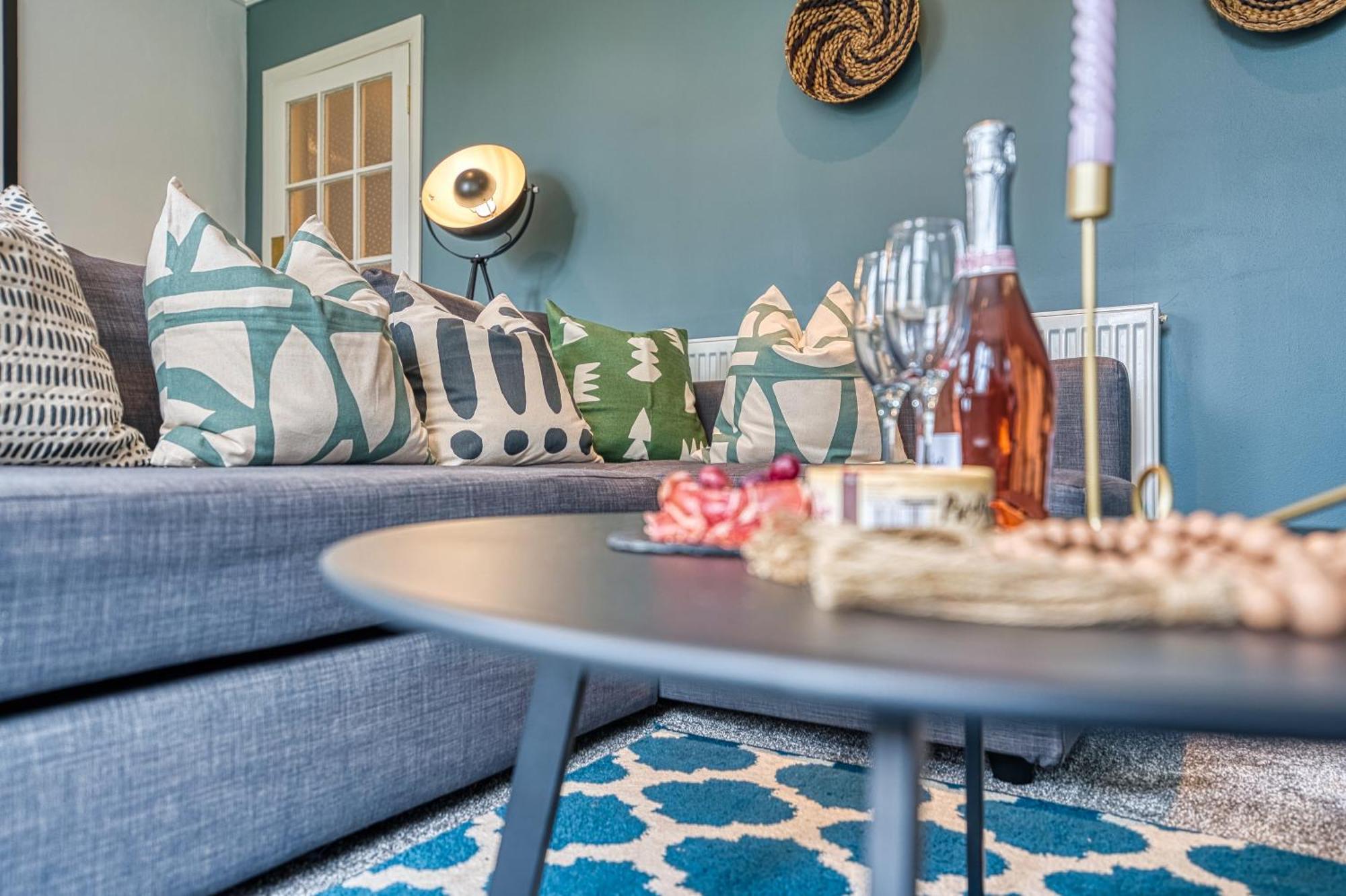 2 Bedroom Stylish Spacious Apt, Sleeps 6, Central Cheltenham, With Free Parking - By Blue Puffin Stays 외부 사진