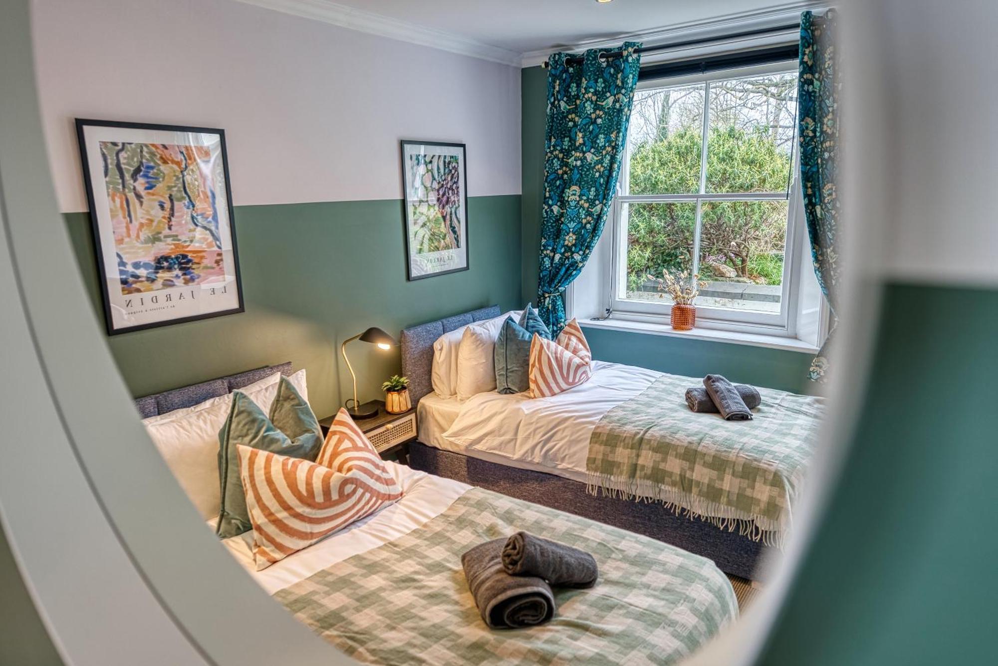 2 Bedroom Stylish Spacious Apt, Sleeps 6, Central Cheltenham, With Free Parking - By Blue Puffin Stays 외부 사진