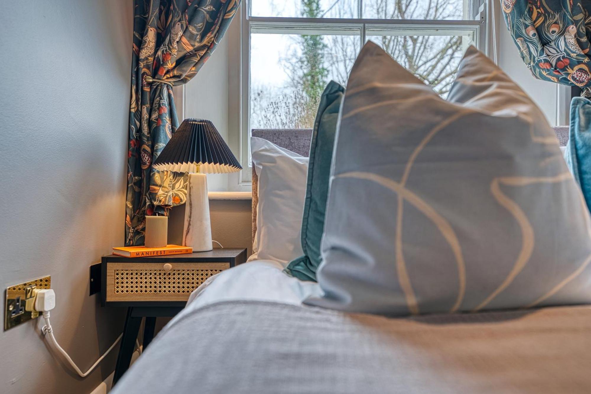 2 Bedroom Stylish Spacious Apt, Sleeps 6, Central Cheltenham, With Free Parking - By Blue Puffin Stays 외부 사진