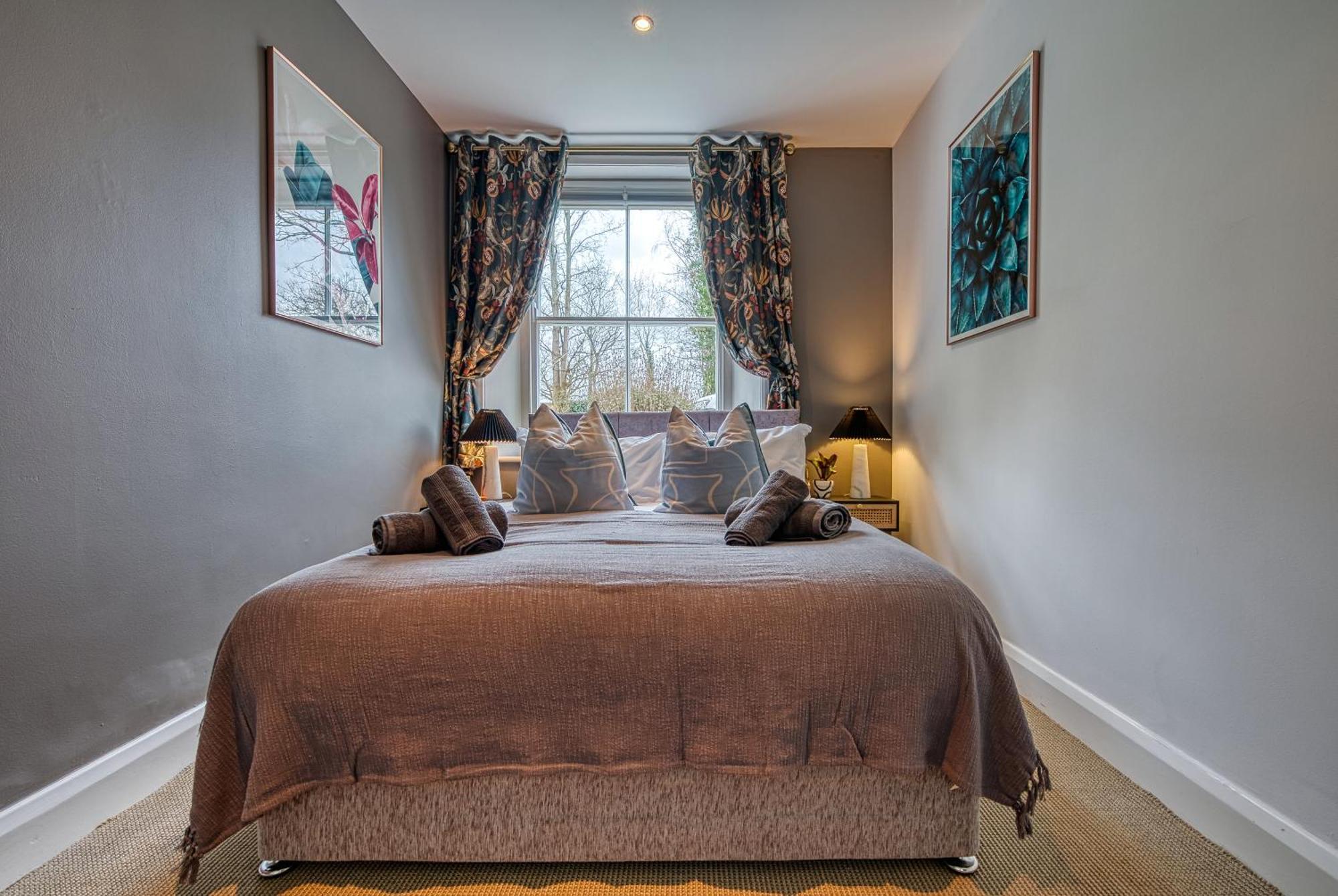 2 Bedroom Stylish Spacious Apt, Sleeps 6, Central Cheltenham, With Free Parking - By Blue Puffin Stays 외부 사진