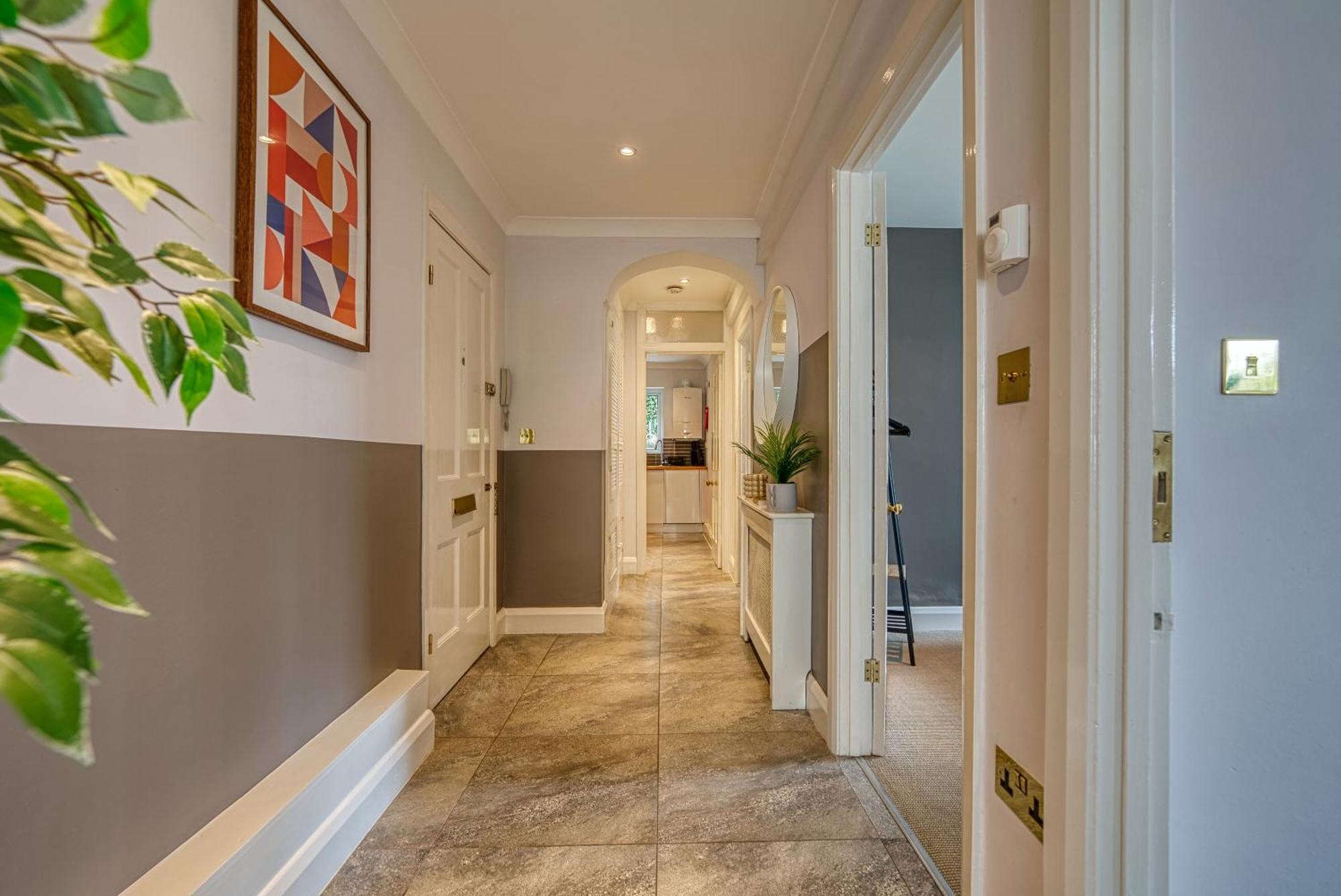 2 Bedroom Stylish Spacious Apt, Sleeps 6, Central Cheltenham, With Free Parking - By Blue Puffin Stays 외부 사진