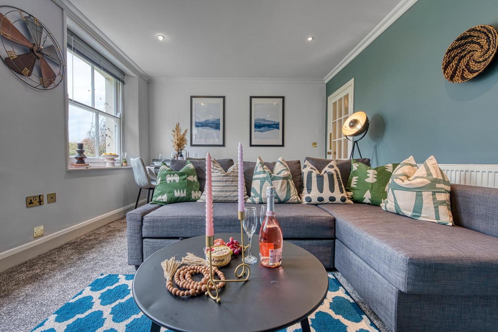 2 Bedroom Stylish Spacious Apt, Sleeps 6, Central Cheltenham, With Free Parking - By Blue Puffin Stays 외부 사진